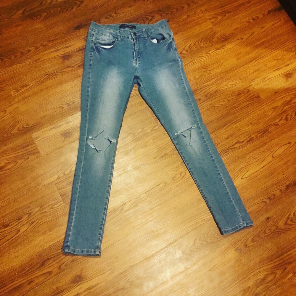 Knee Slit Jeans